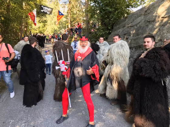 Rad-Teufel Didi Senft darf in der Höttinger Höll freilich nicht fehlen.