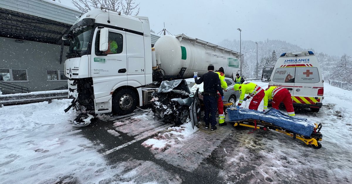 Schwerer-Unfall-auf-der-Fernpassstra-e-Auto-kollidierte-mit-Lkw-in-Musau