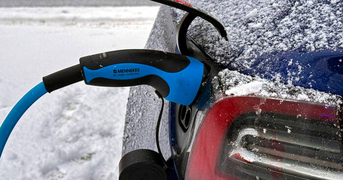 Hybrid-Autos-fressen-viel-mehr-Sprit-als-angegeben-starke-K-lte-bremst-E-Autos-ein