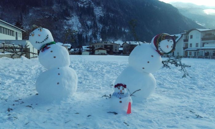 ... aber Mama und Papa Schneemann haben sich wohl über Nacht auseinander gelebt, schrieb er auf Facebook dazu.