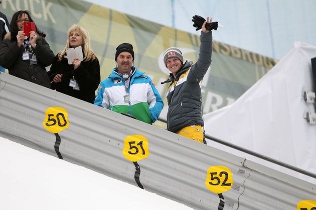 Ex-Superadler und Olympiasieger Thomas Morgenstern (rechts), der 2011 am Bergisel siegte, kehrte als Zuschauer nach Innsbruck zurück.