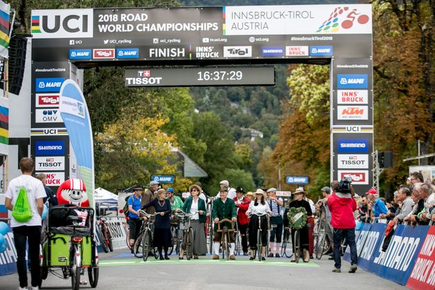 Vor der offiziellen WM-Eröffnungsfeier fand am Samstag eine Radparade quer durch Innsbruck statt.