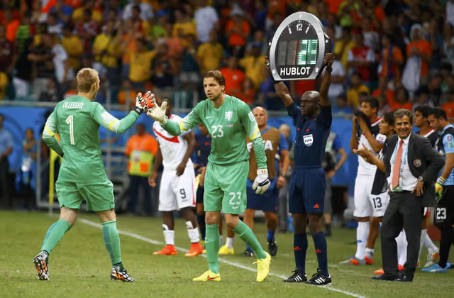 Ein Wechsel mit Folgen: Louis van Gaal brachte in der 120. Minute Tim Krul für Jasper Cillessen. Der niederländische Ersatztorhüter hielt im Elfmeterschießen zwei Strafstöße von Costa Rica und ebnete Holland damit den Weg ins Halbfinale.
