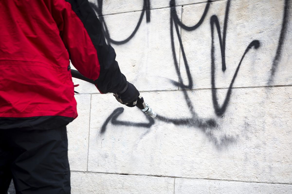 Rassistische Graffiti bei Tivoli-Stadion: Entfernung auf Kosten der Steuerzahler