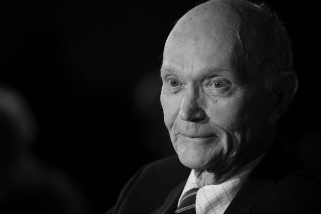 28. April: MICHAEL COLLINS (✞ 90) | Der US-Amerikaner wird oft als der „vergessene dritte Astronaut" bezeichnet. Als Pilot der „Apollo 11"-Kommandokapsel drehte er am 21. Juli 1969 Warteschleifen um den Mond, während seine Kollegen Neil Armstrong und Buzz Aldrin als erste Menschen die Oberfläche des Erdtrabanten betraten. Nach Collins sind ein Mondkrater und ein Zwergplanet benannt. Er erlag einem Krebsleiden.