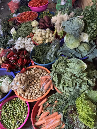 Die Auswahl am Markt in Antigua ist groß und bunt.
