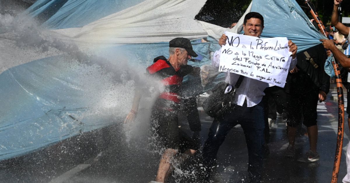 Heftiger-Protest-gegen-Arbeitsmarktreform-in-Argentinien