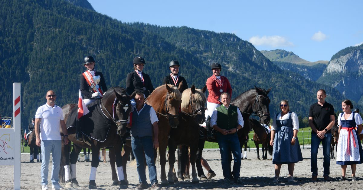 Marina-reitet-auf-ihrem-Noriker-Mooni-zum-Sieg