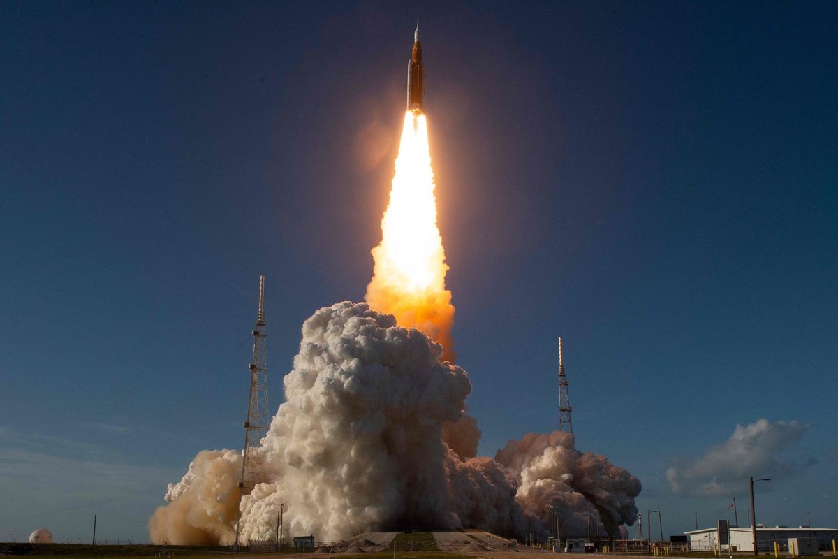 Der Kampf um die Erde auf dem Mond