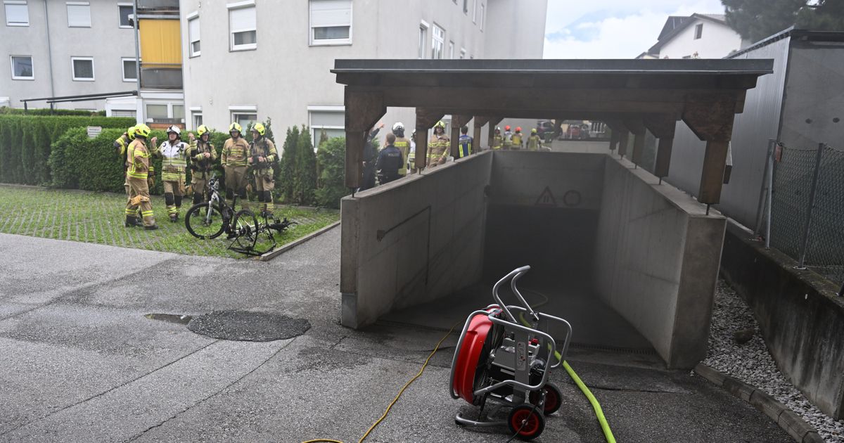 E-Bike-und-Mountainbike-in-Haller-Tiefgarage-abgebrannt