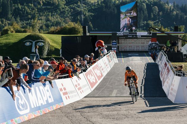 DIENSTAG, 25.9.: Um 10.10 Uhr fiel der Startschuss für die Junioren bei den Kristallwelten in Wattens.