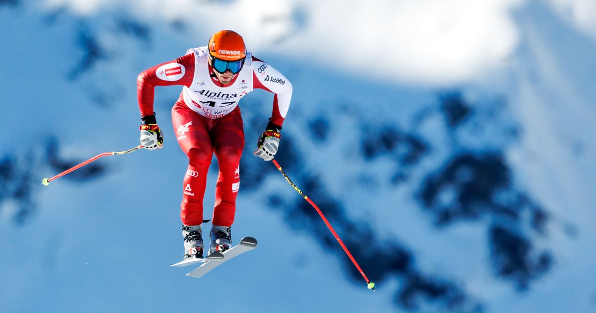 Takats-landet-beim-Ski-Cross-Weltcup-in-Val-Thorens-auf-dem-Podest