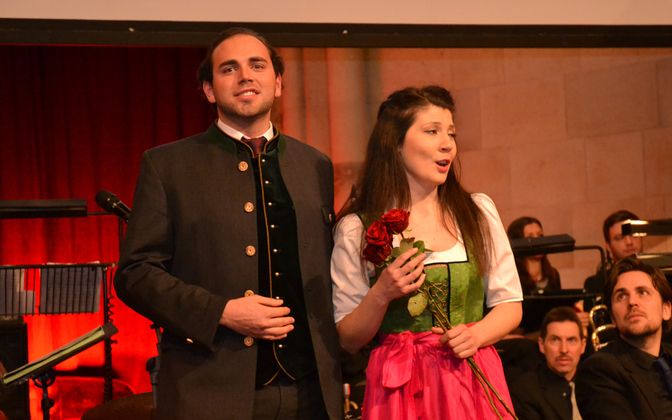 Liviu Holender und Florina Ilie verschenkten musikalisch rote Rosen ...