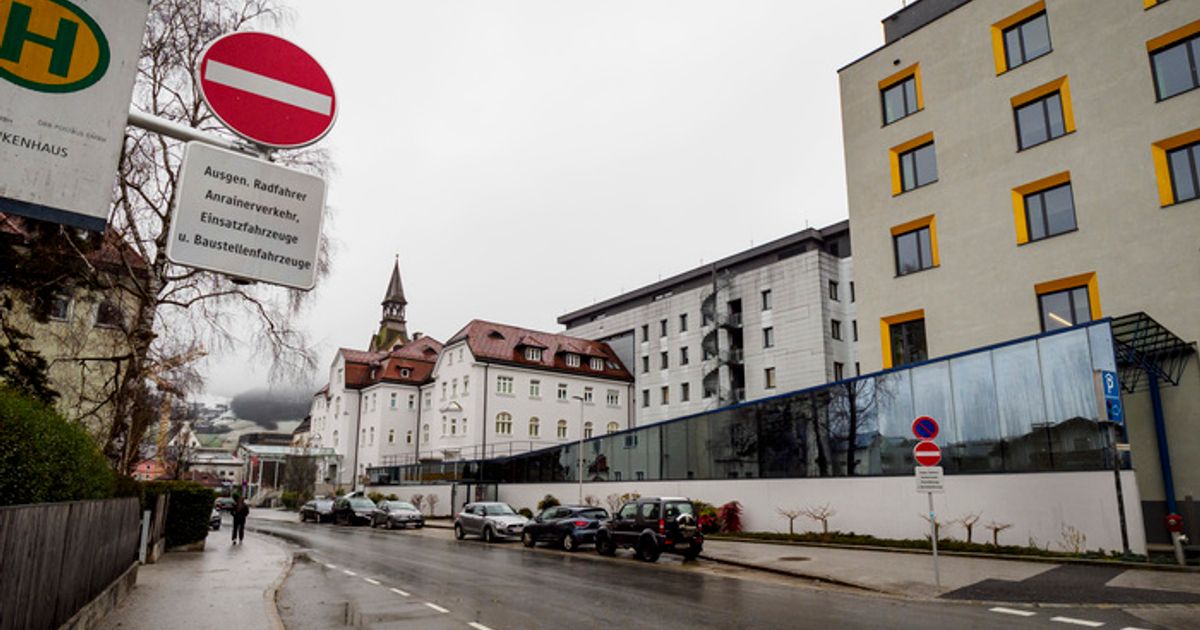Radfahrerin-nach-Verkehrsunfall-in-Schwaz-in-den-Schockraum-gebracht