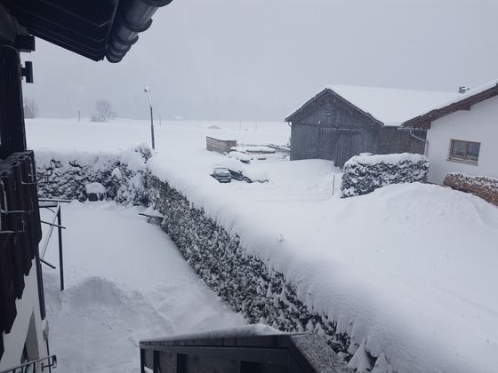 Auch Elbigenalp liegt unter einer dicken Schneedecke.