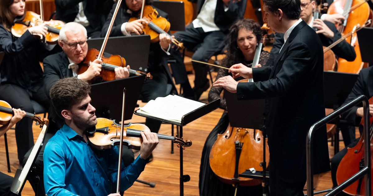 Ein-Symphoniekonzert-zwischen-Frauenbildern-Virtuosit-t-und-gro-er-Erz-hlkunst