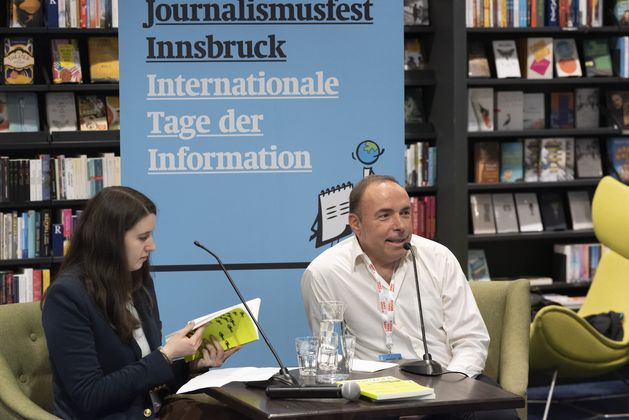 Reportagen über Tiere waren am Freitagabend in der Innsbrucker Buchhandlung Wagner´sche Thema: Der Chefredakteur des Schweizer Magazins "Reportagen" diskutierte mit Journalistin Barbara Bachmann.