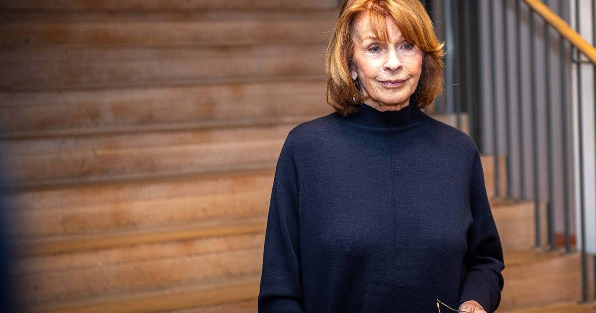 Nach-Sturz-mit-Oberschenkel-Bruch-Senta-Berger-auf-Normalstation-verlegt