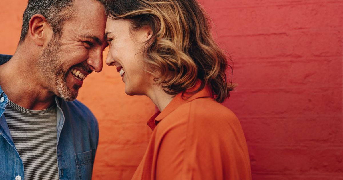 Diese-drei-Sternzeichen-entwickeln-pl-tzlich-Gef-hle-f-r-jemanden-den-sie-schon-ewig-kennen