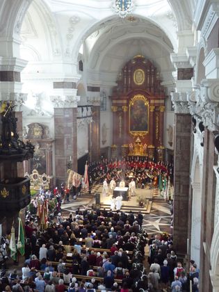 Festmesse in der Jesuitenkriche, zelebriert von Schützenkurat Abt Leopold Baumberger