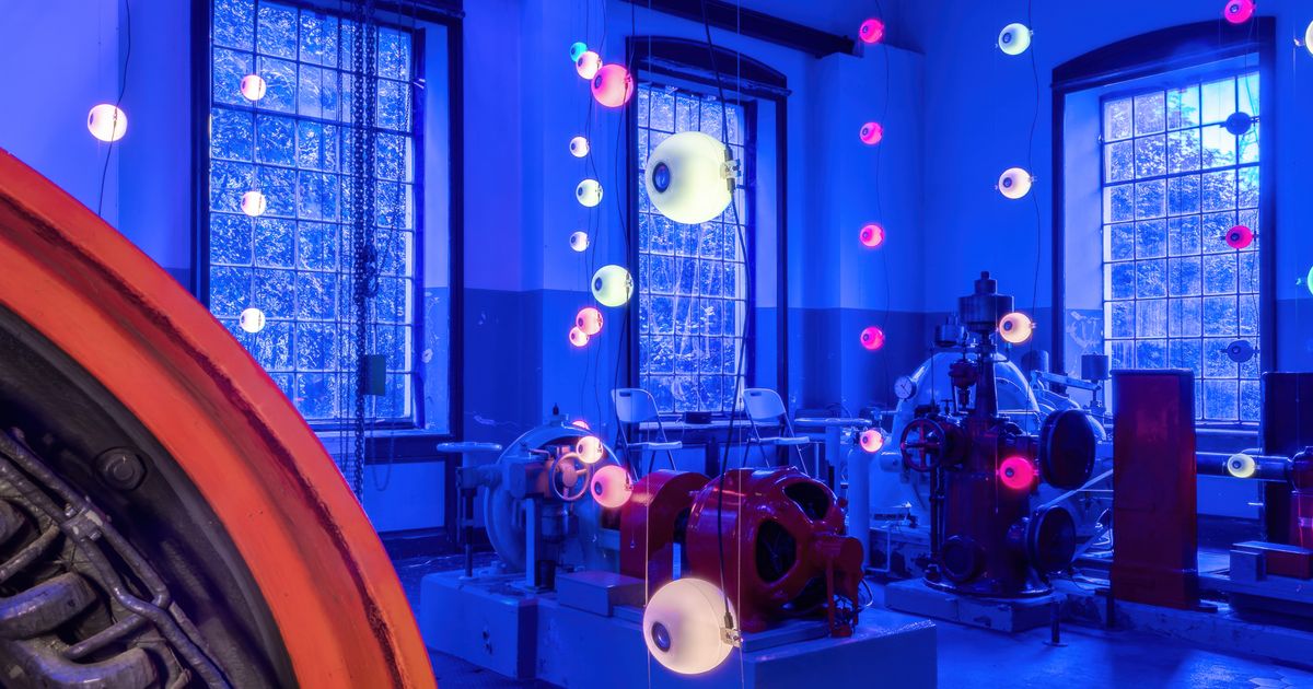 In-M-hlau-h-rt-man-kosmische-Strahlung-K-nstler-installierte-Klanginstallation