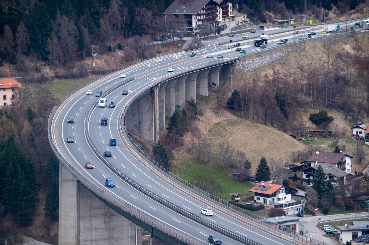 Vier Verletzte bei Auffahrunfall auf der Brennerautobahn