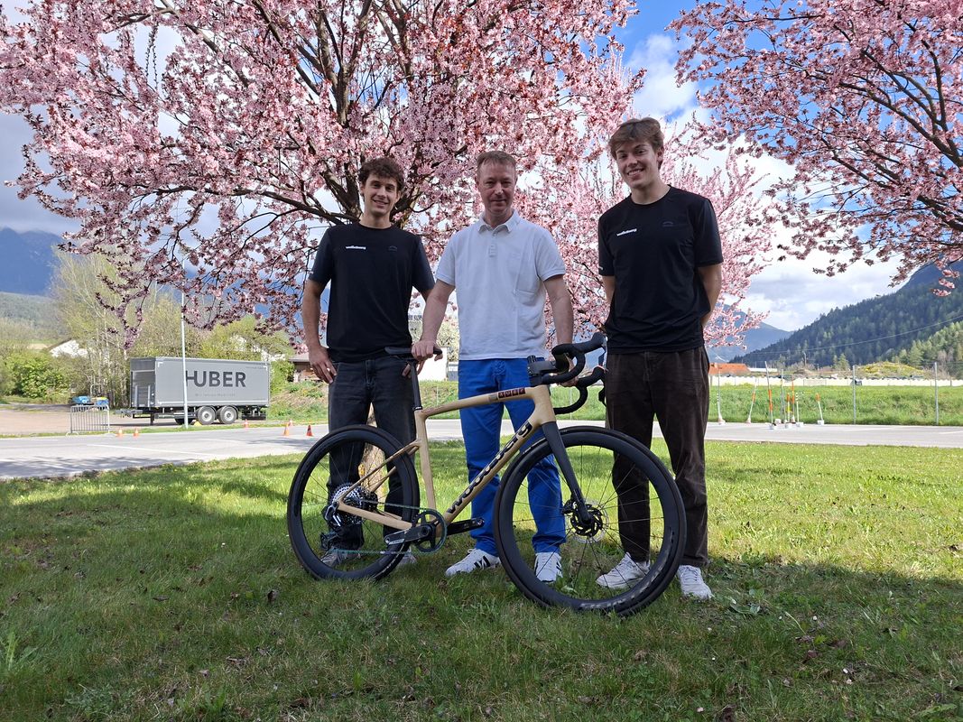 Stolz auf Holz: HTL-Schüler motzen Imster Rad-Event mit einer Innovation auf