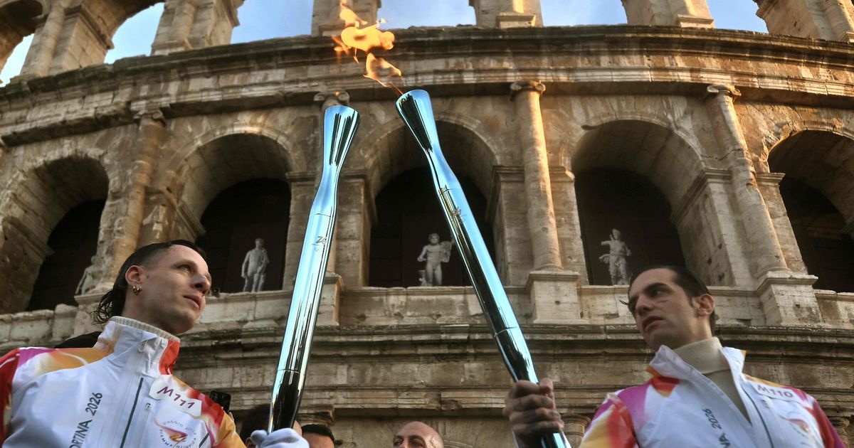 Die-Fackeln-der-Olympischen-Winterspiele-Inspiriert-von-Italiens-Himmelslandschaft