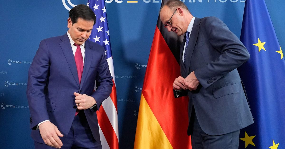 Die-Neuordnung-der-Welt-im-Hotelzimmer-in-M-nchen