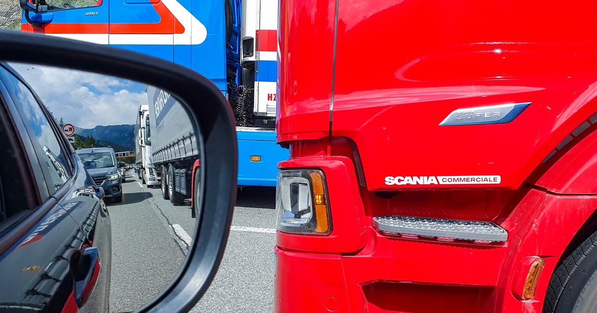 80-Brummis-zur-ckgeschickt-Staus-vor-allem-an-den-Grenz-berg-ngen