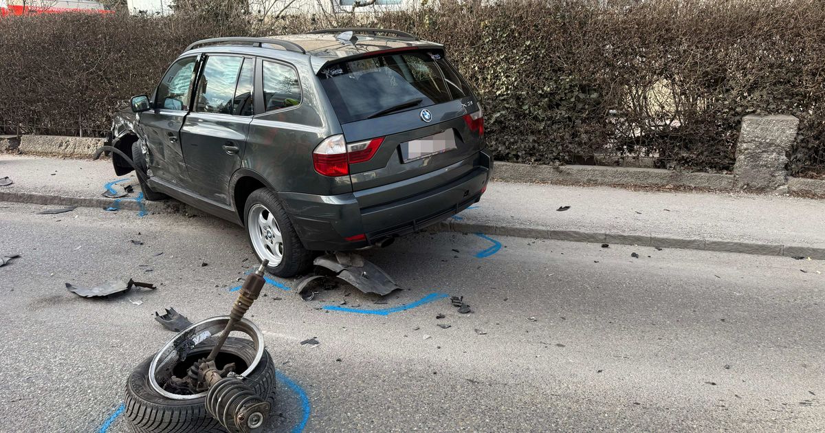 Lenkerin-geriet-auf-Gegenfahrbahn-Vier-Verletzte-bei-Unfall-auf-Tiroler-Stra-e