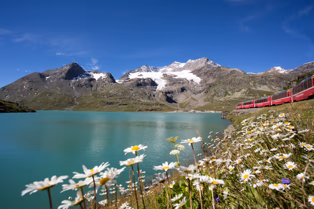 Im Panoramawagen über den Berninapass