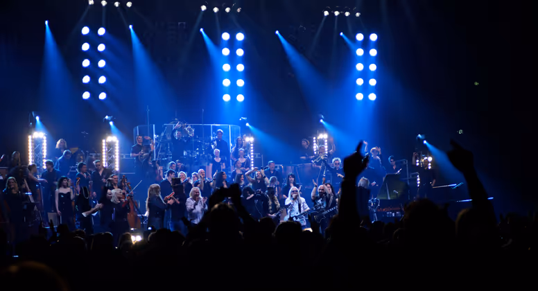 Die "Rock meets Classic"-Tour machte am Mittwoch erstmals in Innsbruck Station: Die Olympiahalle war mit 2000 Besuchern zwar nur halb voll, der Stimmung hat das aber nicht geschadet.