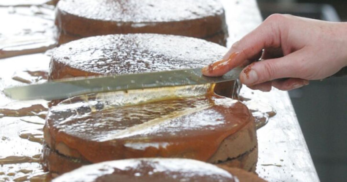 Sachertorten-im-VKI-Geschmackstest-Supermarktware-vorne