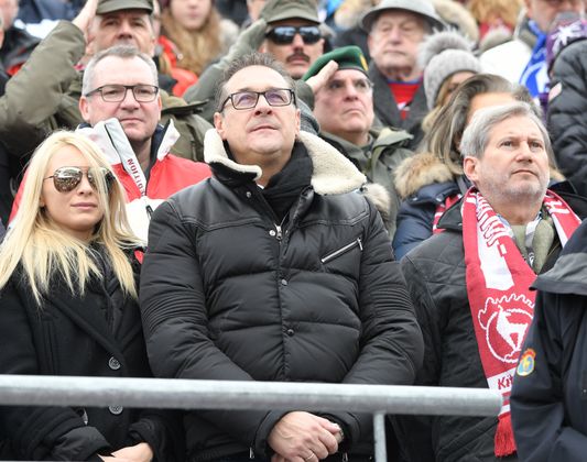 Heinz-Christian Strache saß in Kitzbühel erstmals als Sportiminister auf der Tribüne.