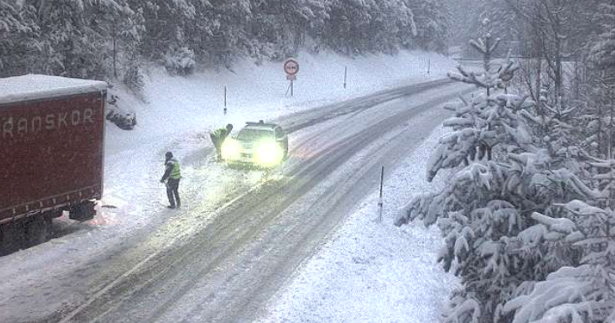 Sperren-Unf-lle-Kettenpflicht-Schneef-lle-sorgen-f-r-Verz-gerungen-auf-Tirols-Stra-en
