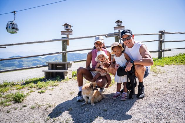 Ingrid, Kylie, Bailey und Manuel mit Hündin Leona waren vom Ausflug am Berg begeistert. 