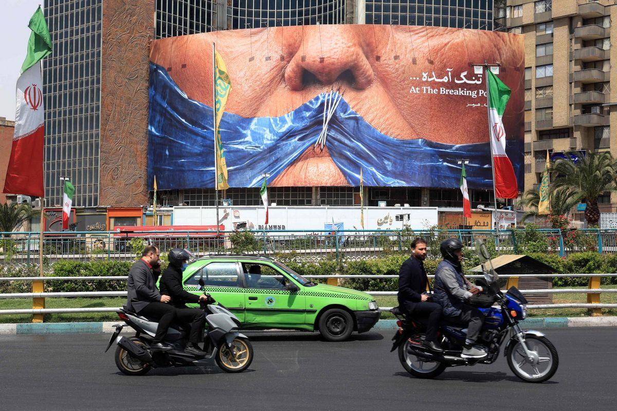 USA wollen blockierten Schiffen in Straße von Hormuz helfen, Iran weist Einmischung zurück