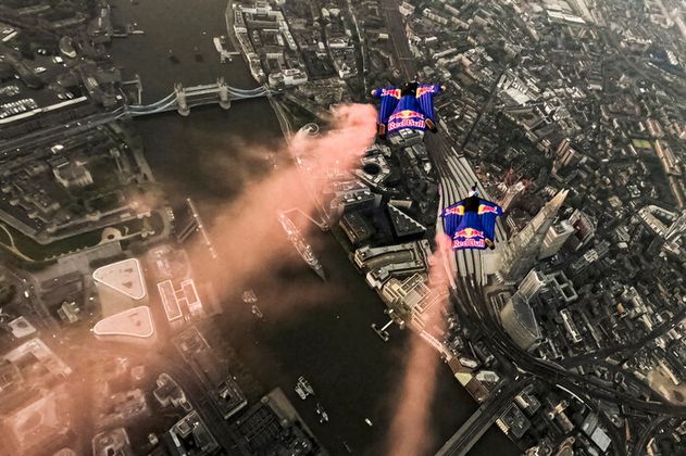 ABD0012_20240512 - LONDON - GROSSBRITANNIEN: ++ HANDOUT ++ ZU APA0095 VOM 12.5.2024 - Erstmals ist die fast 130 Jahre alte Londoner Tower Bridge am Sonntag, 12. Mai 2024, von Menschen durchflogen worden. Der Bregenzer Marco Fürst und Marco Waltenspiel aus Oberndorf/Salzburg flogen um 05.23 Uhr Londoner Zeit (06.23 MESZ) mit Wingsuits zwischen der Fahrbahn und der hoch darüber liegenden historischen Fußgängerbrücke durch. ++ This image may only be used for editorial purpose in one-time publications and strictly limited to the purpose of use stated in the terms and conditions of the service where you retrieved the image. It must not be altered or modified. ++. - FOTO: APA/WWW.REDBULLMEDIAHOUSE.COM/PETER SALZMANN / RED BULL CONTENT POOL - ++ WIR WEISEN AUSDRÜCKLICH DARAUF HIN, DASS EINE VERWENDUNG DES BILDES AUS MEDIEN- UND/ODER URHEBERRECHTLICHEN GRÜNDEN AUSSCHLIESSLICH IM ZUSAMMENHANG MIT DEM ANGEFÜHRTEN ZWECK UND REDAKTIONELL ERFOLGEN DARF - VOLLSTÄNDIGE COPYRIGHTNENNUNG VERPFLICHTEND ++