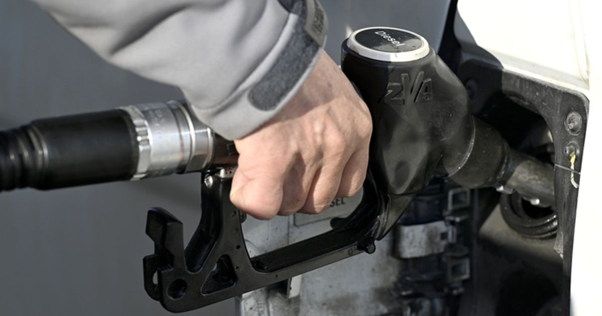 Ein-Tropfen-auf-den-hei-en-Motor