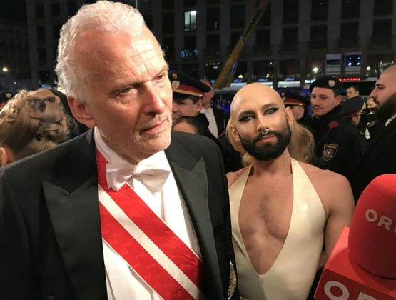 Justizminister Josef Moser (ÖVP) hat Conchita in seine Loge geladen.