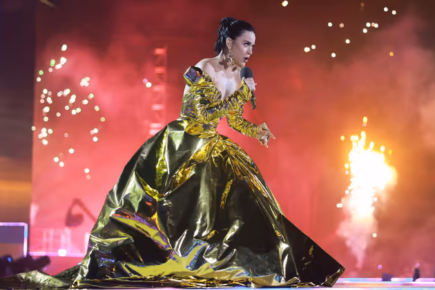 ... von Katy Perry an. 