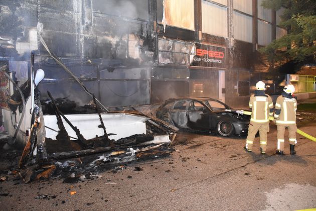 Das Auto wurde vollkommen zerstört.