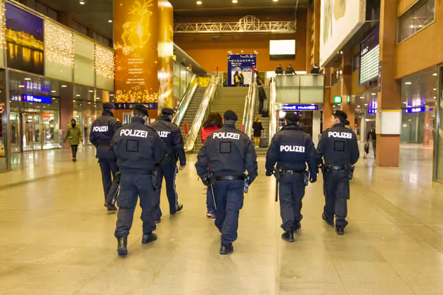 So mancher Bahnhofspassagier staunte über die vielen Polizisten.