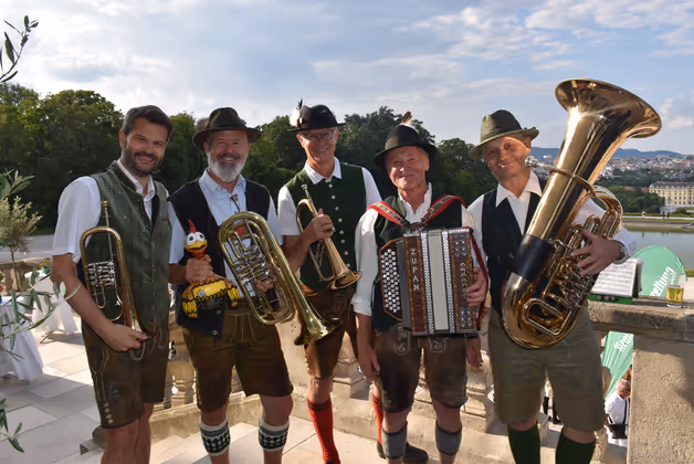 Ihre Melodien gehören zum TT-Sommerfest: die „Melachtaler“, unter der Leitung von Gerhard Ostermann (l.), dem stv. Verkaufsleiter der TT.