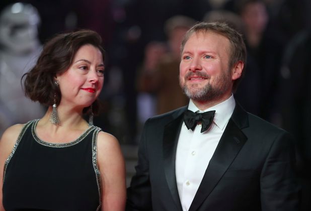 Rian Johnson - mit Karina Longworth - hat das Drehbuch geschrieben und Regie geführt.