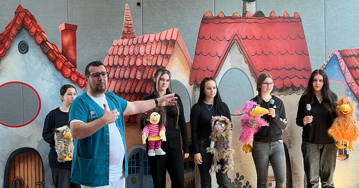 Einzigartiger-Zugang-Wie-ein-Theaterst-ck-Kinder-ans-Thema-Pflege-heranf-hrt