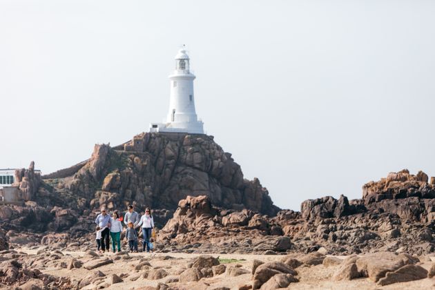 Einer der schönsten Plätze auf Jersey: La Corbière Lighthouse an der Südwestspitze ist nur bei Ebbe zu passieren. 