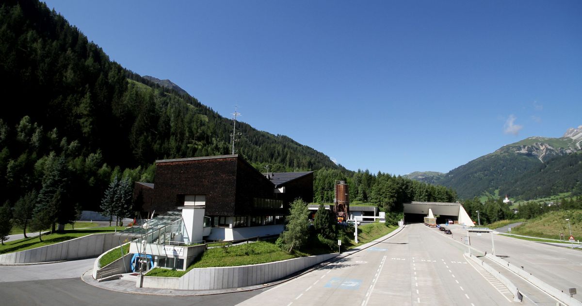 Mehrere-schwere-M-ngel-Polizei-zog-Gefahrgut-Lkw-am-Arlbergtunnel-aus-dem-Verkehr
