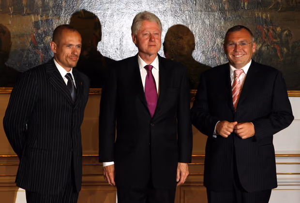 Hoher Besuch im Jahr 2007: Der frühere US-Präsident Bill Clinton (mitte) mit Ex-Bundeskanzler Alfred Gusenbauer (li.) anlässlich der Aids-Life-Gala im Schloss Schönbrunn.